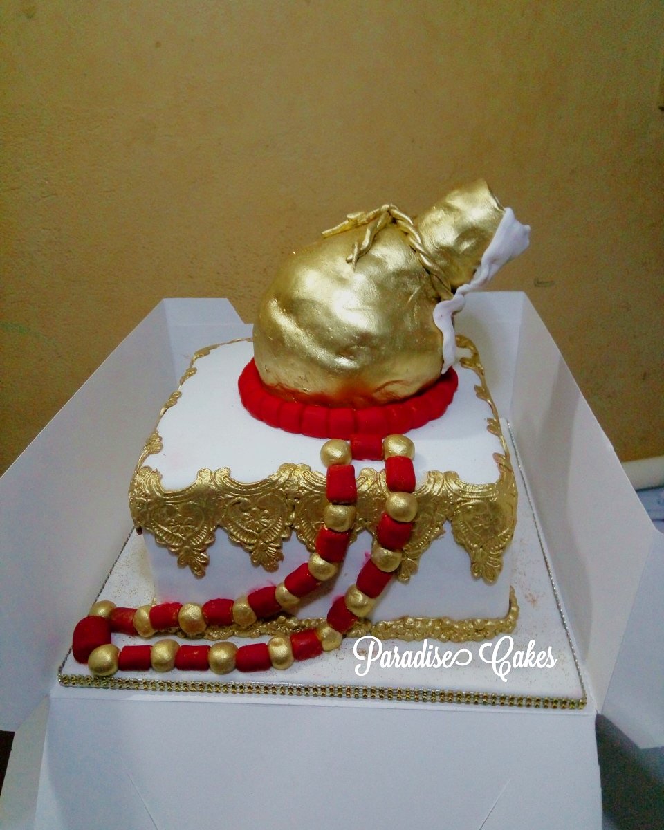 #traditionalweddingcake#gold#fruitcake#paradisecakes