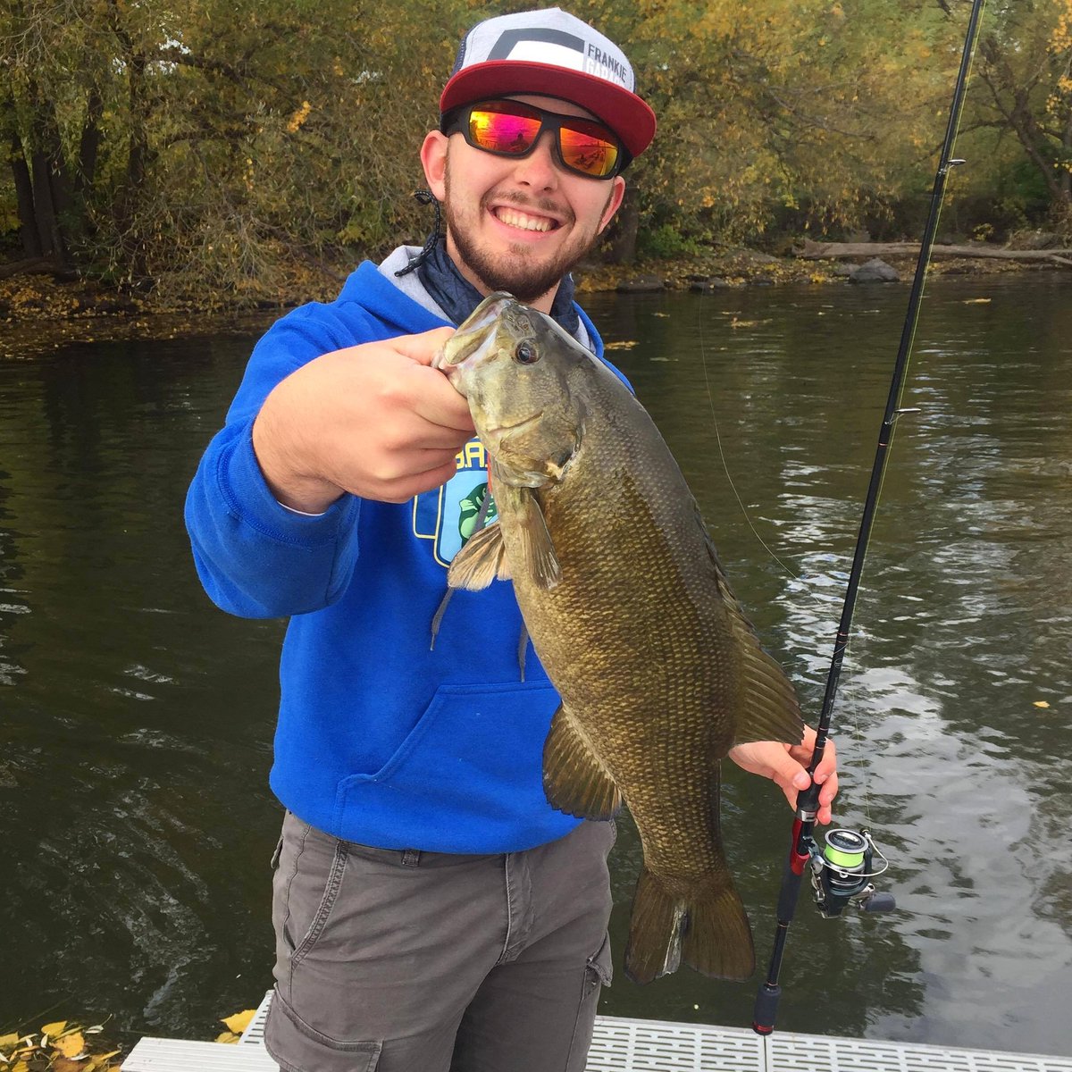 Yoann_Herveleu's tweet photo. BIG Smallmouth! 🇨🇦
•
•
•
•
#cm #CommunityManager #SocialMedia #voyage #bassfishing #smallmouth #achigan https://t.co/UAL8jndwh8