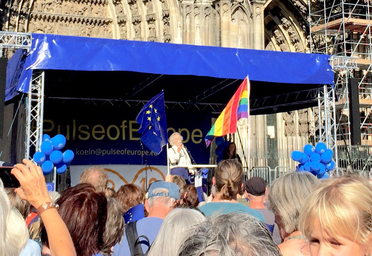 reingestalter's tweet photo. Jean Pütz: „Ich bin ‘ne Kölsche und ‘ne Europäer!“ #europe1310 #pulseofeurope https://t.co/XuUcW65MTV