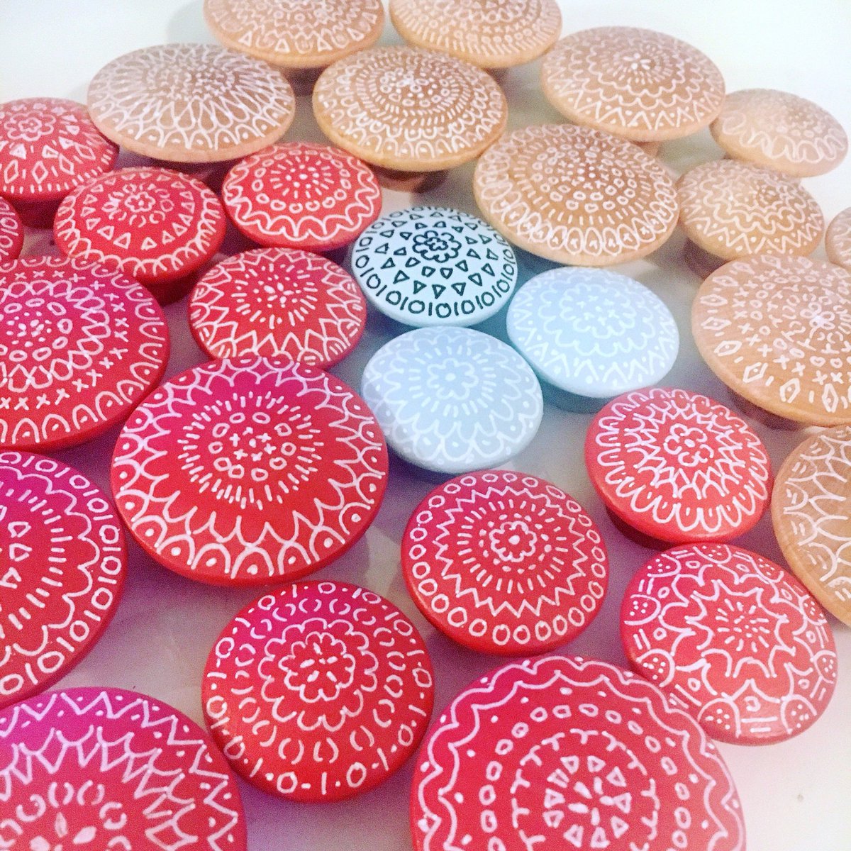 sweep_of_sand's tweet image. We have knobs big and small, made just for you in your colors. #cabinetknobs #customknobs #bohogirl etsy.me/2RLRlBp