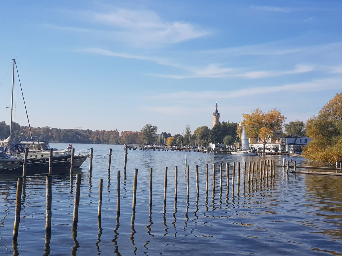 herbstpokal's tweet photo. Heute in einer Woche geht es los! Der 29. Internationale Herbstpokal lädt seine Gäste nach Schwerin ein. Bisher sind schon 543 Segler in 6 Bootsklassen gemeldet! #HP2018 #Herbstpokal #Segeln #Schwerin https://t.co/UknOCfK5Ei