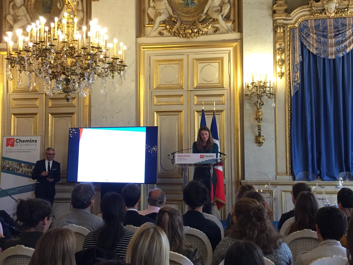 rura_asso's tweet photo. « Dans cette assemblée, il y a beaucoup de jeunes passionnés, prometteurs, talentueux » la Présidente et fondatrice de l’association @berlioux_salome parle aux filleuls de Chemins d’avenirs #RJT2018 @francediplo https://t.co/dgQRosvXky