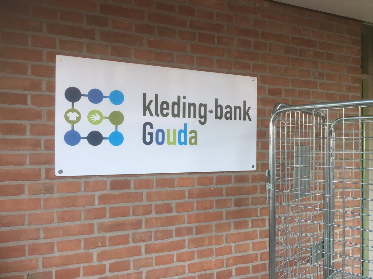 socteamgouda's tweet photo. Opening Non-Foodbank door voorzitter @SchotanusGerard. Mooi weer, voor een mooie netwerkpartner van heel Gouda. Gefeliciteerd met jullie nieuwe locatie. #frisgroen #frisbegin https://t.co/L79XoujM6P