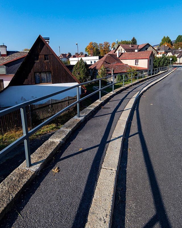 boblumCZX's tweet photo. #zasada #autumn #czech #igraczech #city #architecture #color #igerscz #iglifecz #liveauthentic #livefolk #photography #photographer #instagood #instadaily #photooftheday #2018 https://t.co/Ret7r99alQ https://t.co/orXk9VP7nW