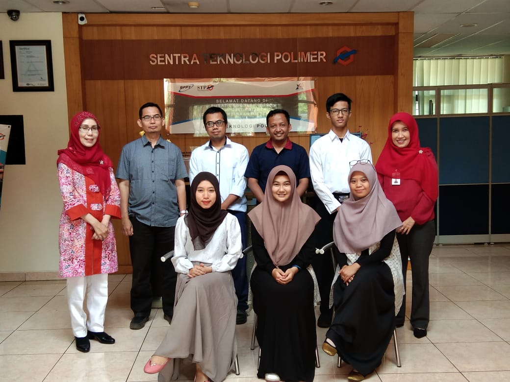 polimer_bppt's tweet image. Salah satu kegiatan training Plastic Additives yang diselenggarakan pada tanggal 9 - 11 Oktober 2018 yaitu praktik di laboratorium dengan topik Morphology with SEM dan diakhiri dengan foto bersama para peserta dan pengajar training. #training #plasticadditive #PlasticTechnology