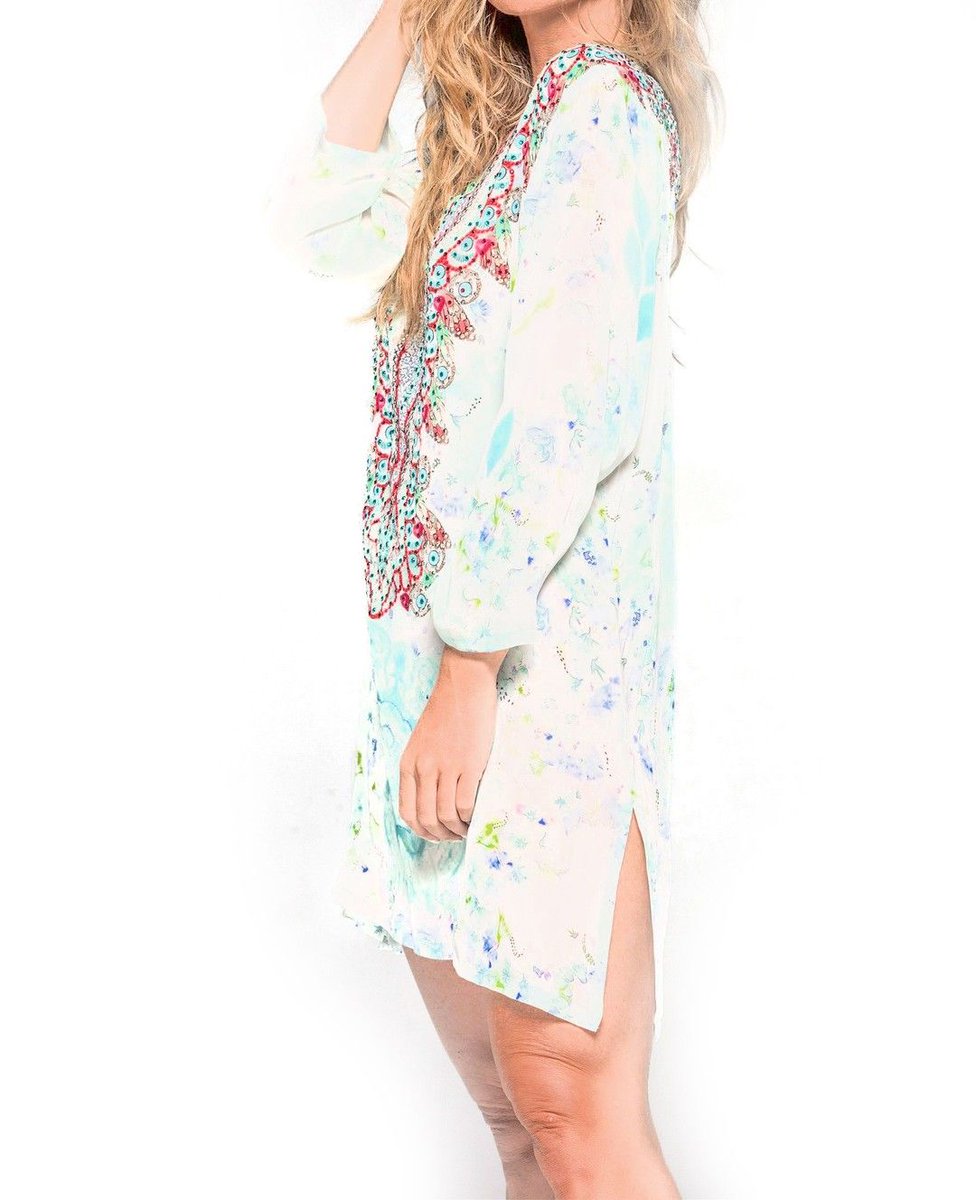 GlobalSunSeeker's tweet photo. Drape yourself in a tropical tunic that shines and glows with summer's sweet essence. #summer #beach #blue #garment #fashion #onlineshopping #red #tunic https://t.co/5kAsUbPhqA