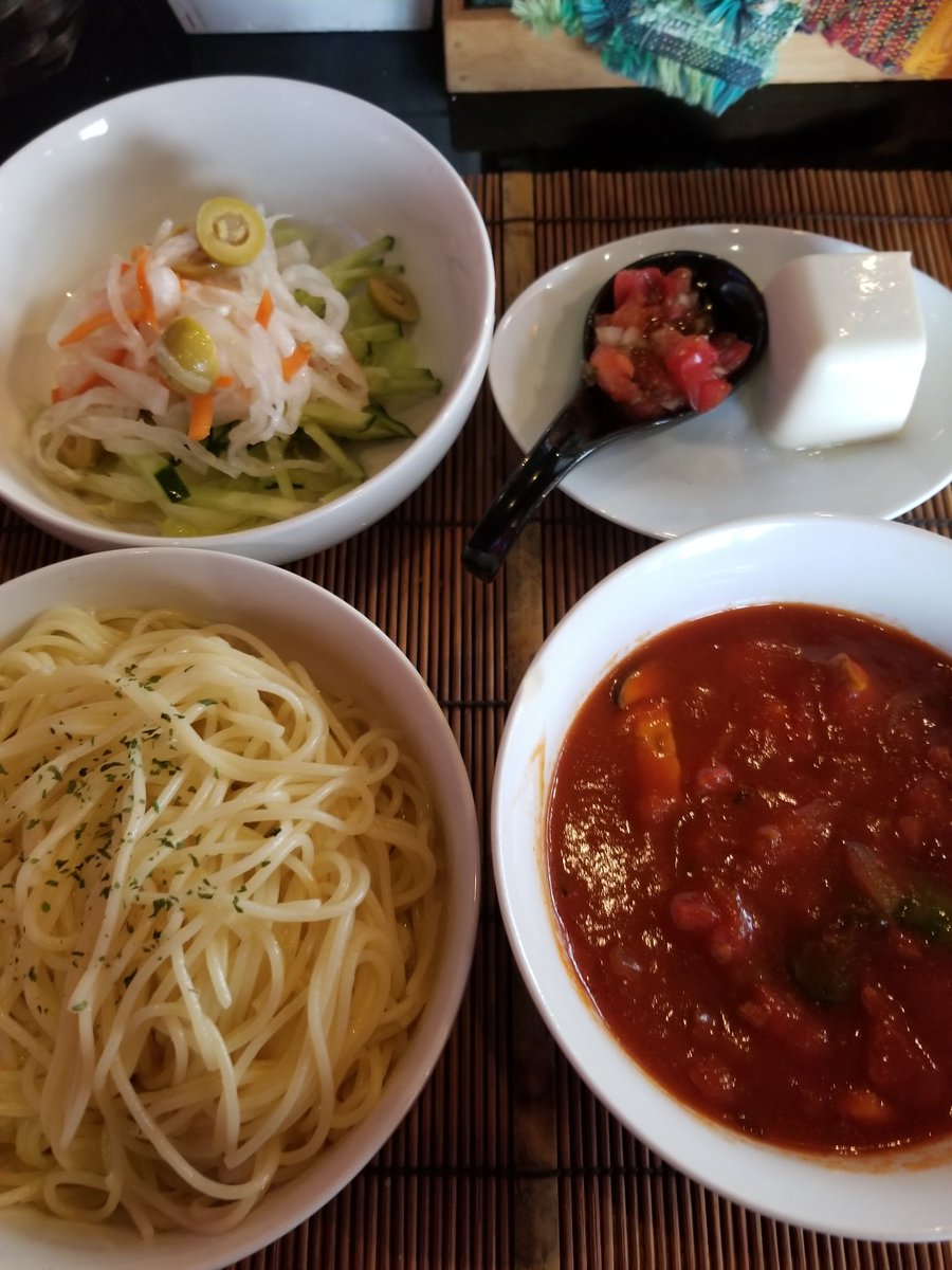 リュウジ 料理のおにいさんバズレシピ 静岡にはナポリタンをつけ麺風にして食べると言う料理があるのですがこれが実に旨い 今回は特製のトマトスープをつくり濃厚に仕上げました つけナポリタン つけて食べるパスタがこんなに旨いとは 締めはリゾットで