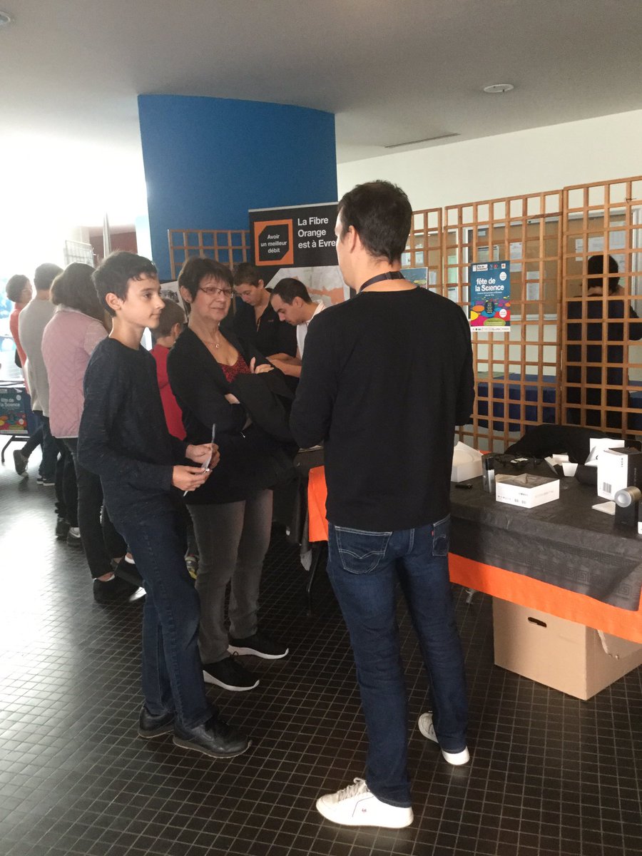 maes_eric's tweet photo. @RoulandNico @OrangeNormandie #FeteDeLaScience @VilleEvreux en partage autour des #objectconnecte @LaignelLudovic @launay_d @nicolas_terrien @tellerains https://t.co/eSkzPkYOhk