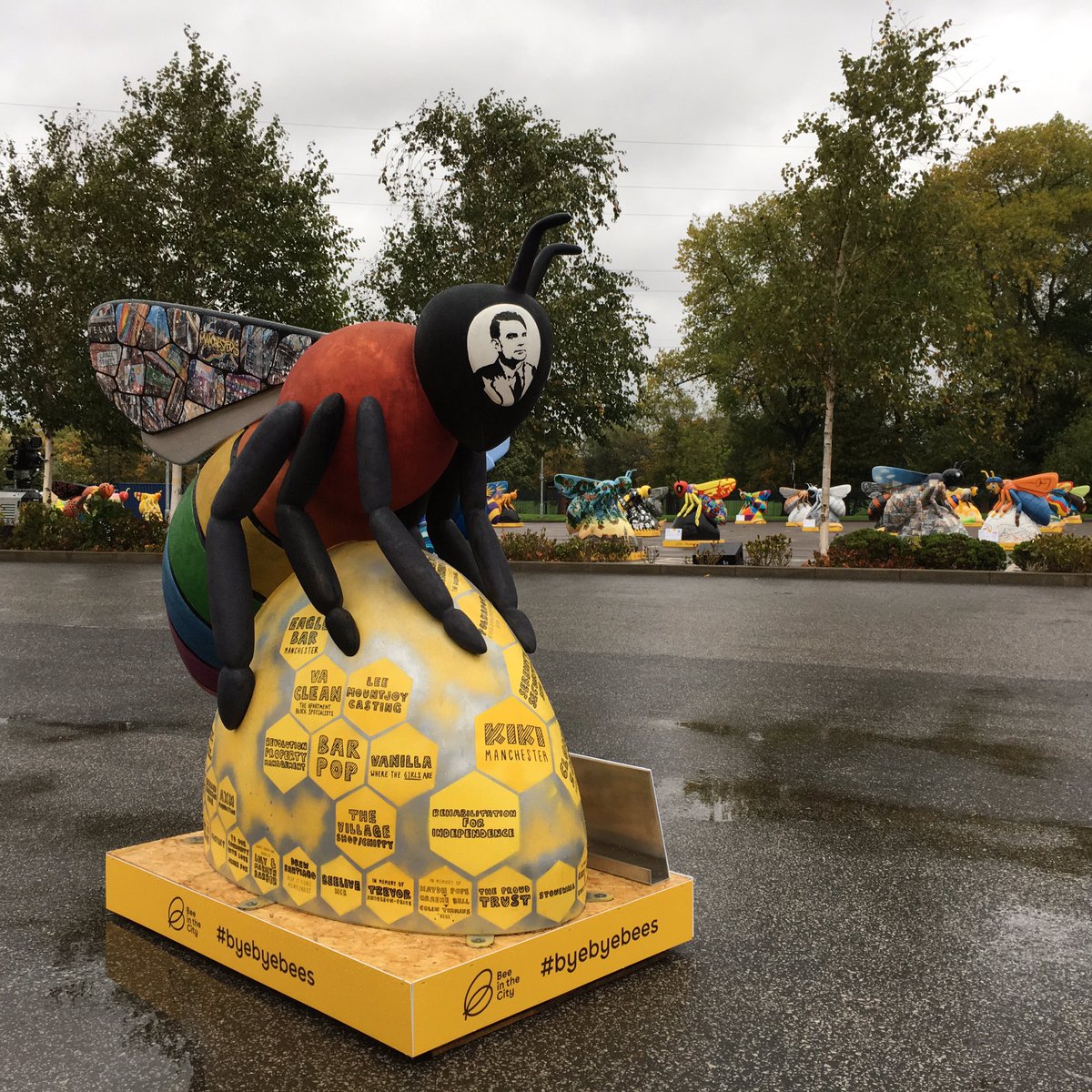 🐝 rilliant to see the #LGBTQ #QueenBee it the #BeeInTheCity #byebyebee event at #manchester velodrome. #mcrbeequest books on sale along with other #manchesterArtists