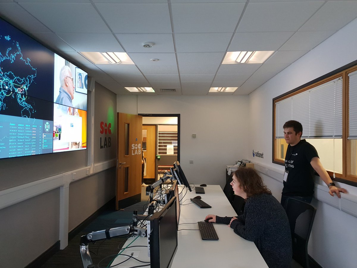 billatnapier's tweet image. Great support from  @_enusec_ today for @EdinburghNapier #openday #soclab