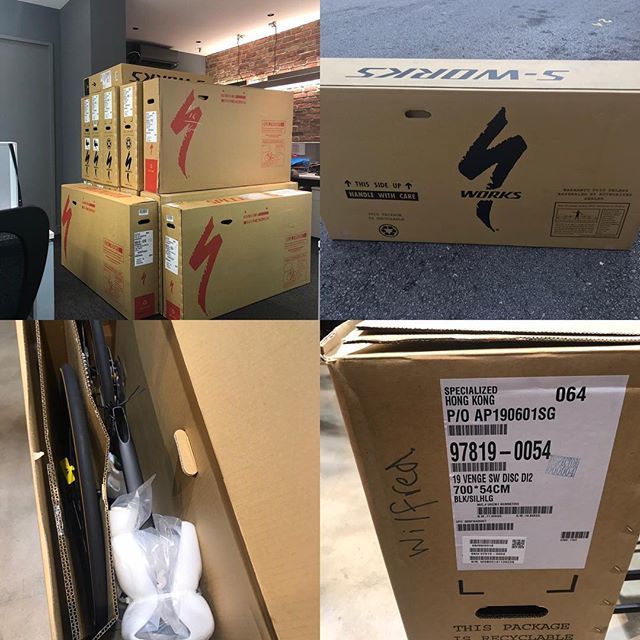 incrediwil's tweet photo. #newbikeday #somethingsbrewing #BlackisthenewOrange #sgmavericks #specialized #s-works #specialized_sea #Venge #Tarmac #roval #rovalwheels #champsys #bike #bikeporn #specializedsg #specializedbikes #cyclingshots #roadbike #cyclingphotos #buildforspeed #p… https://t.co/IJV1sUofLn https://t.co/0LAX7SacGR