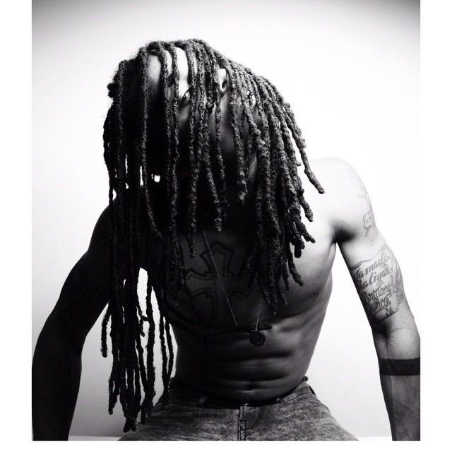 VAL89BP's tweet image. Pior que eu já morri tantas antes de você me encher de bala. Não marca, nossa alma sorri. Briga é resistir nesse campo de fardas.