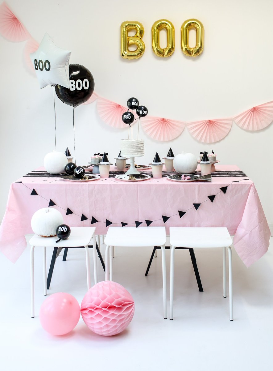 PrettyLittlePS's tweet image. Boo! Who said Halloween should be orange, purple and black? prettylittlepartyshop.co.uk/blogs/pretty-l…