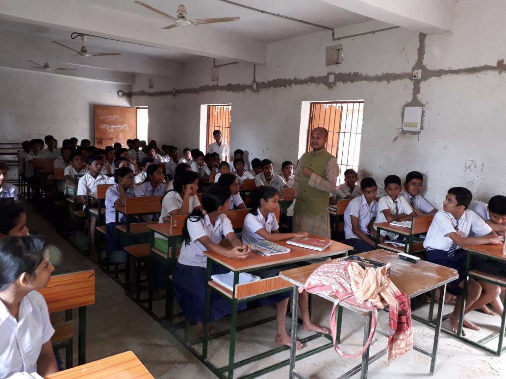 OdishaP's tweet photo. Had a great interaction with the students at Kuthia High School in Mukulusi Gram Panchayat, Basta block. https://t.co/aK1cdffKd6