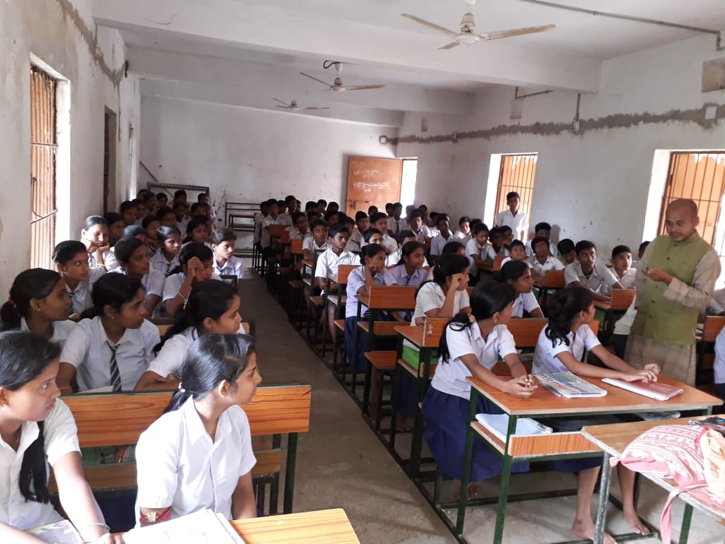 OdishaP's tweet photo. Had a great interaction with the students at Kuthia High School in Mukulusi Gram Panchayat, Basta block. https://t.co/aK1cdffKd6
