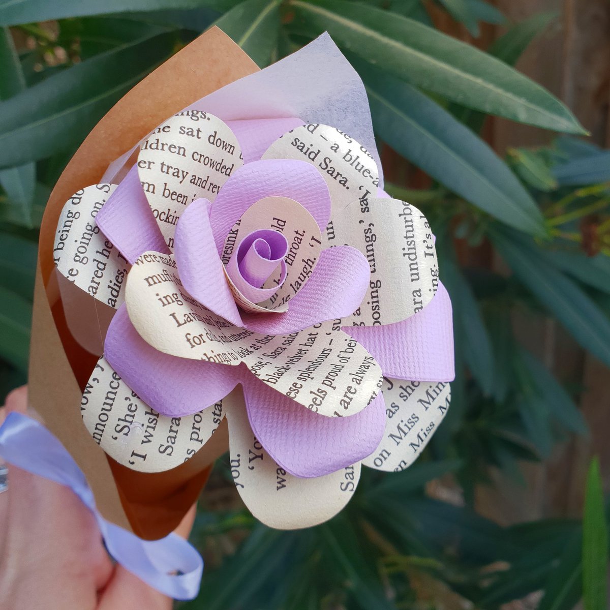 HeartsNovel's tweet photo. "A Little Princess" layered Book Rose. 🌹❤️ https://t.co/4jNvIFzl1F