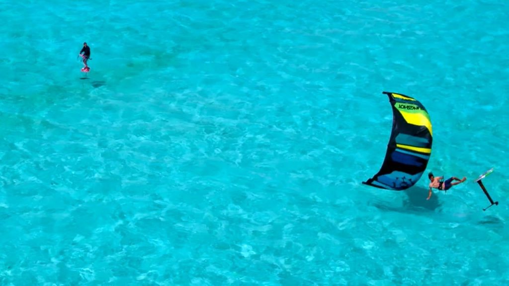 UniversKite's tweet photo. Kiteboarding Is Awesome 2018 #5 - Univers kite - https://t.co/wqcWWuLfLR #Kitesurf #Kitesurfing #Kiteboarding https://t.co/l9P1WnM2L5