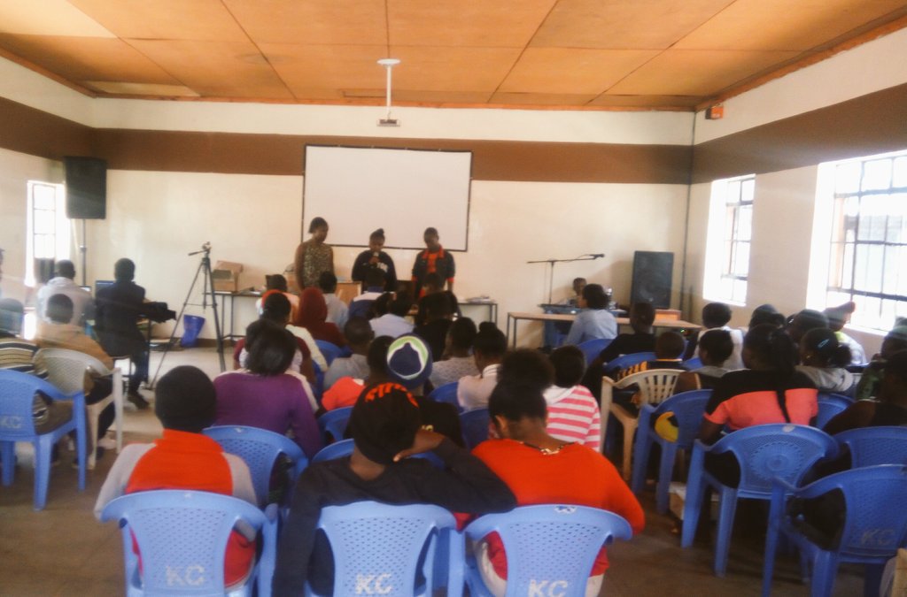 ricobikko's tweet photo. #InLab students have been working on some great ideas and projects this term. This team from St.Dorcas is presenting on a solar tracking device that maximizes the use of renewable energy. #GeniusEvent #WorldEnergyDayKe2018 @Eenovators @F1RSTglobal @globalminimum @InnovateKenya https://t.co/wRzbpfLUcK