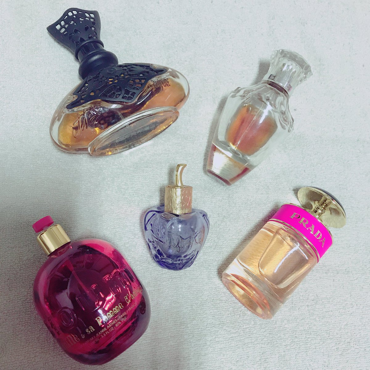 21モリゲーフラ制作中 בטוויטר わたしのグルマン香水コレクション プラダのキャンディは今日から仲間入り ここにディオールのヒプノティックプワゾンを加えたい