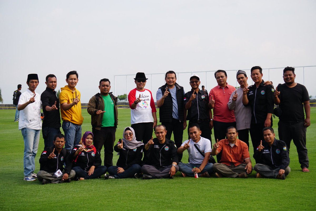 SyaifulHooda's tweet photo. Sore ini saya berkesempatan mengunjungi Desa Cisayong Kabupaten Tasikmalaya Jawa Barat.

Desa Cisayong adalah salah satu contoh Desa yang berhasil membuat skala prioritas penggunaan dana desa yaitu dengan membangun Lapangan Sepakbola Desa terbaik se Jawa Barat.

#merdesa https://t.co/c9oTJAcIii