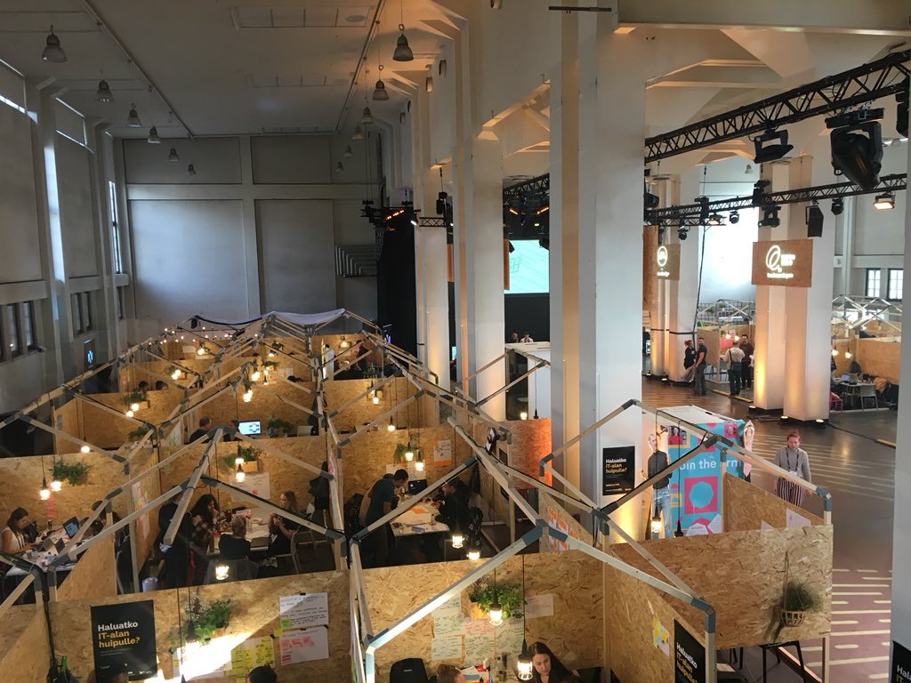 HeliHiden's tweet image. So glad to have mentors from startups and a big company here at #dashhack! Hack teams ask our #businessespoo customers directly how we could serve them better. We are listening and learning #MakeWithEspoo