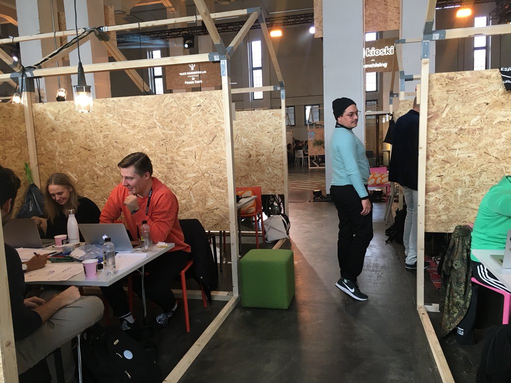 HeliHiden's tweet image. So glad to have mentors from startups and a big company here at #dashhack! Hack teams ask our #businessespoo customers directly how we could serve them better. We are listening and learning #MakeWithEspoo