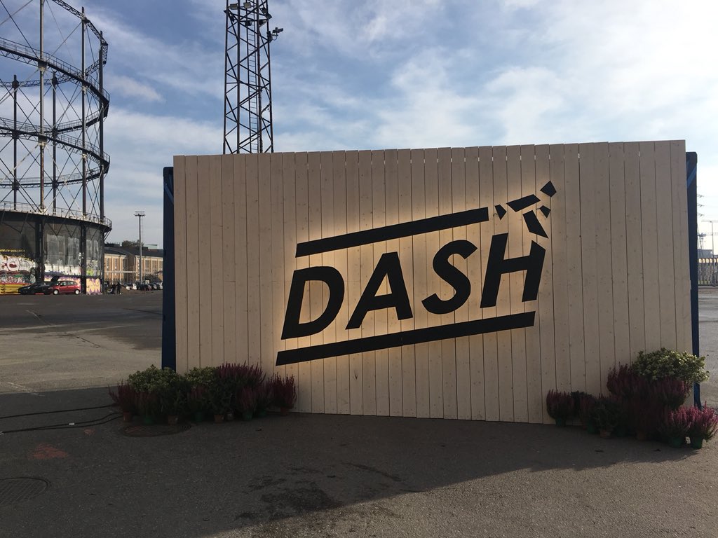 HeliHiden's tweet image. So glad to have mentors from startups and a big company here at #dashhack! Hack teams ask our #businessespoo customers directly how we could serve them better. We are listening and learning #MakeWithEspoo