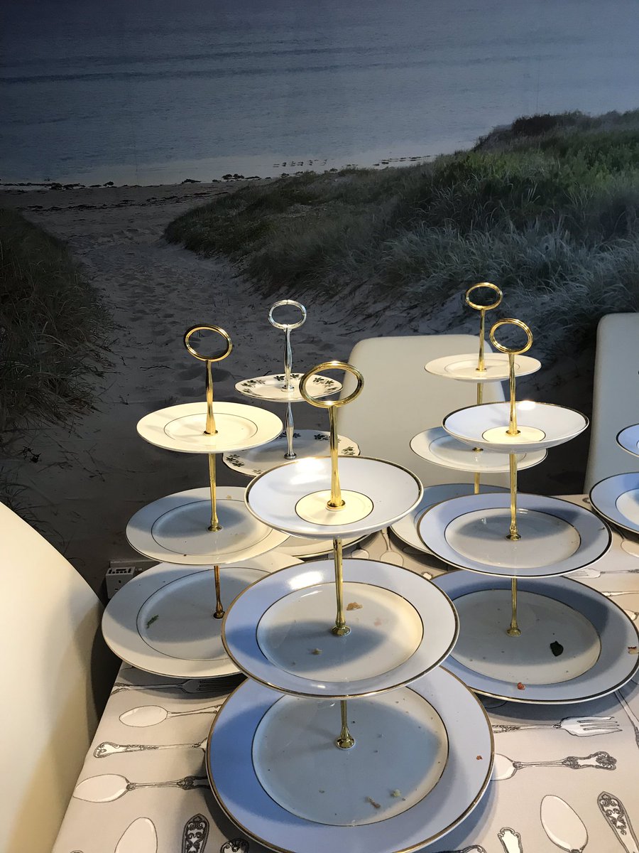 julieclayevents's tweet image. @ @SueSweeneyComic loving your show this morning whilst washing cakestands at my home beach lol 😂 
#alwaysatwork