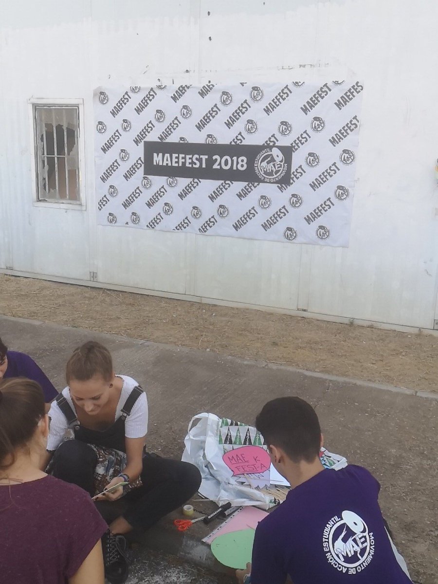 TwitdelMAE's tweet photo. Preparando el #MAEFEST ¡Acércate esta tarde a apoyar nuestra causa y a echar un buen rato! https://t.co/yBOAEsIDj1