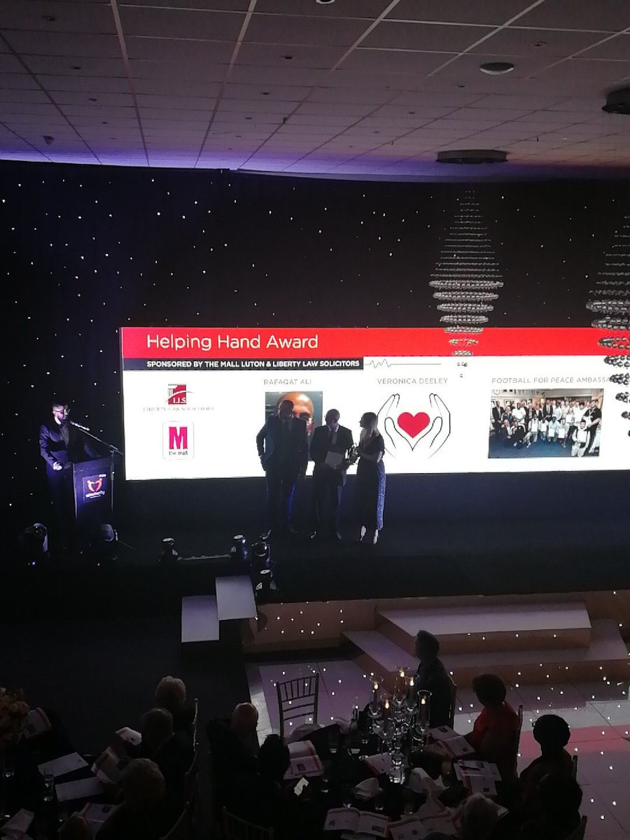 Proud #Sponsor and #Judge at last nights @Community_Award with @LibertyLawLLS & @TheMallLuton, handed the Helping Hand #Award to the winner Rafaqat Ali #CommunityAwards #Luton