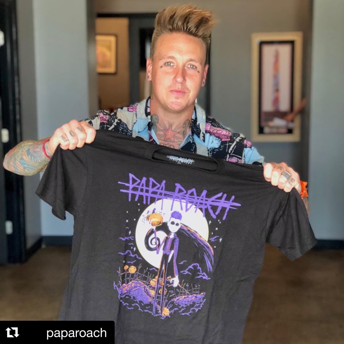 Emp Uk Jacoby Has Good Taste Definitely One To Add To The Band Tee Collection Find It And More Paparoach Merch Here T Co Nqw1tiyhtd A Papa Roach Fan Who Needs