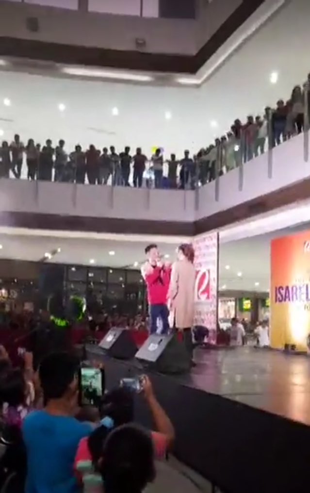 Anne_vshows's tweet photo. You never fail to make us happy! Look at Jeremy (at first pic) wiping away Lala's sweat❤️ He even held JereBela's tarp while singing "Like I'm gonna lose You" w/ Lala❤️
.
@jeremyeglinoga @IsabelaVinzon 
(Facebook live from Mommy Jen) https://t.co/57S3DRaDrC