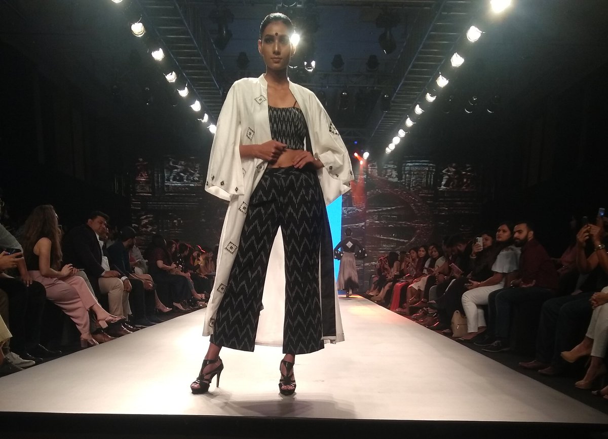 TimesFashionWk's tweet photo. #Reemly setting the ramp of fire #BombayTimesFashionWeek #BTFW2018 https://t.co/wrOhpweReE