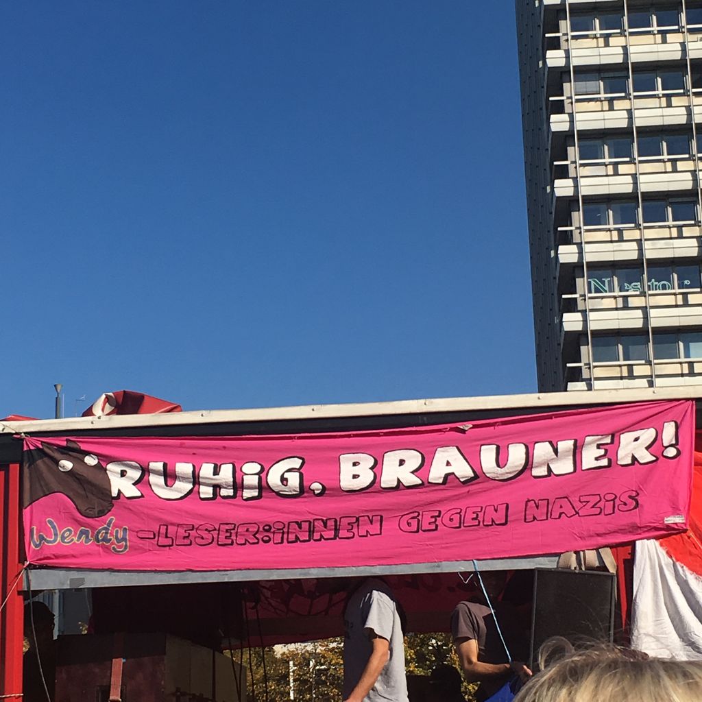 jholofernes's tweet image. ‚Ruhig, Brauner! Wendy- Leser gegen Nazis‘ #unteilbar