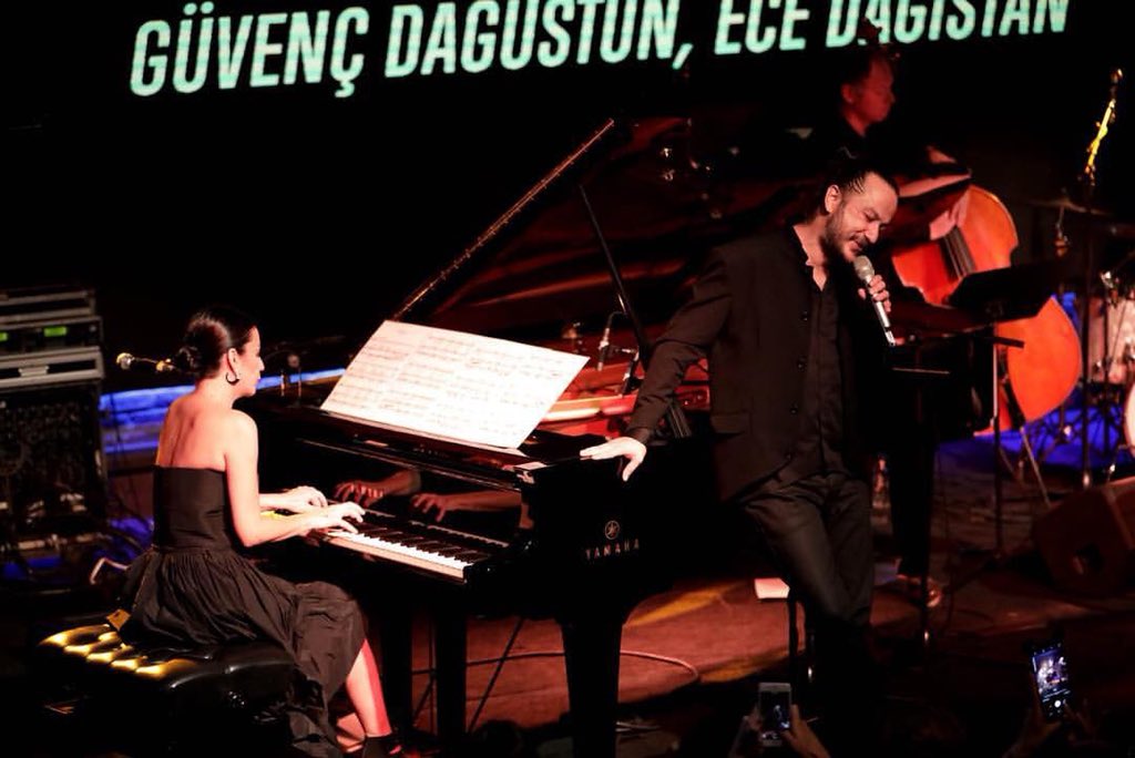 Bu yıl ilki düzenlenen ‘Burada Müzik Var’ etkinlikleri Fazıl Say konseriyle sona erdi.🎹🌟 <a href="/fazilsaymusic/">Fazıl Say</a> ile <a href="/serenadbagcan/">serenad bagcan</a> <a href="/guvencdagustun/">Güvenç Dağüstün</a>  ve <a href="/ecedagistan/">ece dagistan</a>  <a href="/buradamuzikvar/">Burada Müzik Var</a> sahnesindeydi.💐doremusic olarak bu şahane etkinliğe destek olmaktan mutluluk duyduk!🧡#doremusicheryerde