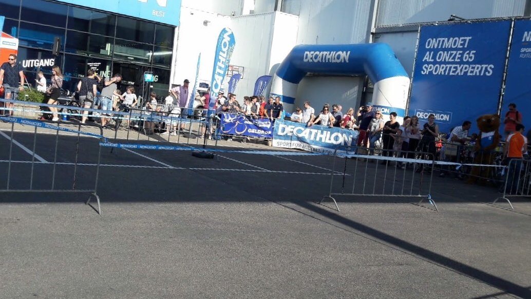 Finale <a href="/Decathlon/">Decathlon</a> dikkebandenrace in Best met onze medewerking! 🚲  <a href="/BrabantCycling/">Brabant Cycling Network</a> <a href="/brabantfietst/">Ons Brabant Fietst</a> <a href="/GemeenteBest/">Gemeente Best</a>