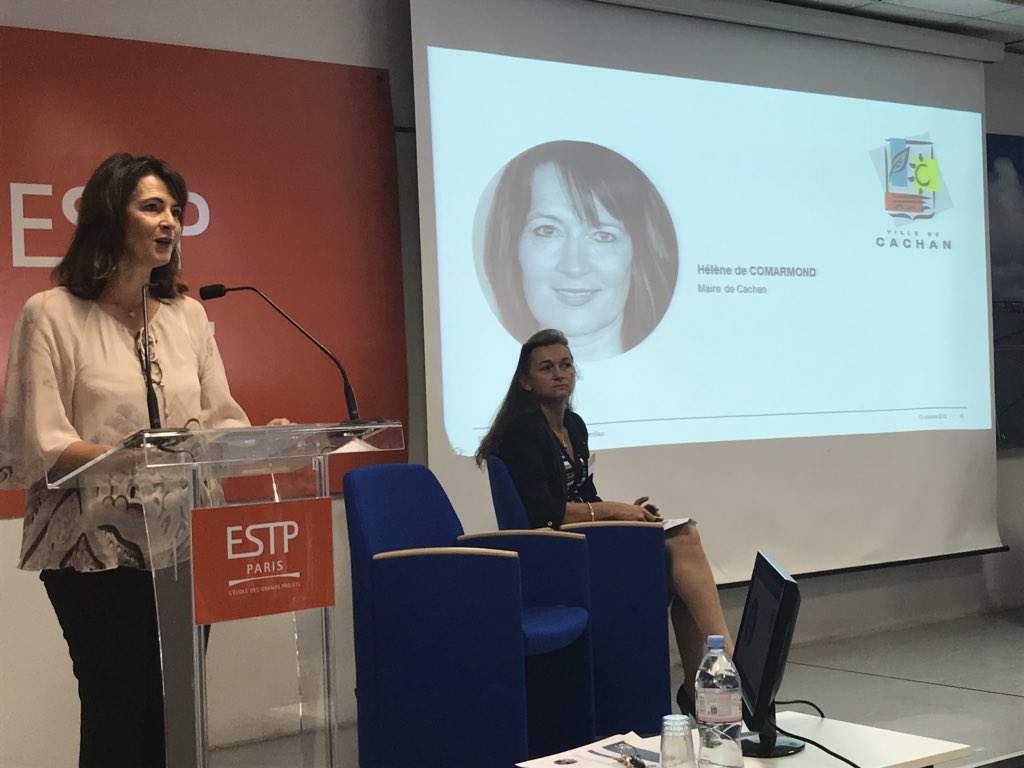 DBarjou's tweet photo. @HdeComarmond accueille les élèves et familles lors des journées portes ouvertes à @estpparis avec @FlorenceDarmon : fierté de #Cachan pour cette École performante et innovante https://t.co/Wdw4h9ci3K