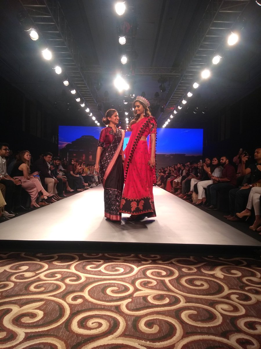 MissKyra12's tweet photo. #RoshniSheoran turns muse for #Reemly at #BombayTimesFashionWeekDay2 #BTFW2018
#BombayTimesFashionWeek #BridalAffair @TimesFashionWk https://t.co/rRFgn9BuBH