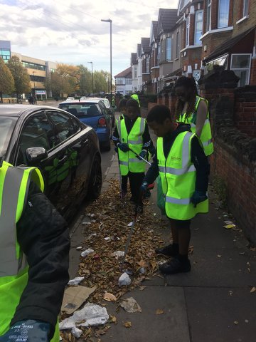 EalingVPC's tweet photo. @EalingVPC helping out with #cleanupsouthall community day. Well done cadets and a big thanks for your efforts. https://t.co/EZvWWIUDXd