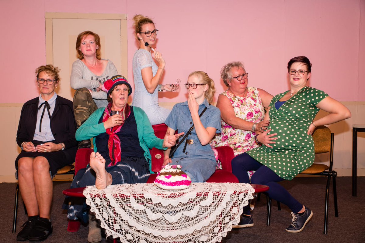 ToneelGraafJan's tweet photo. Vanavond spelen we nog 1 maal "vrouwen onder elkaar"  @stjosephmfoort kom allen! Aanvang 20u. Kaarten aan de kassa of https://t.co/JNikk673c7 de spelers hebben er zin in! @Gem_Montfoort @ijsselstreek @Montfoort20 @RadioMontfoort #montfoort #toneel #cultureel https://t.co/uGBzBhWfo9