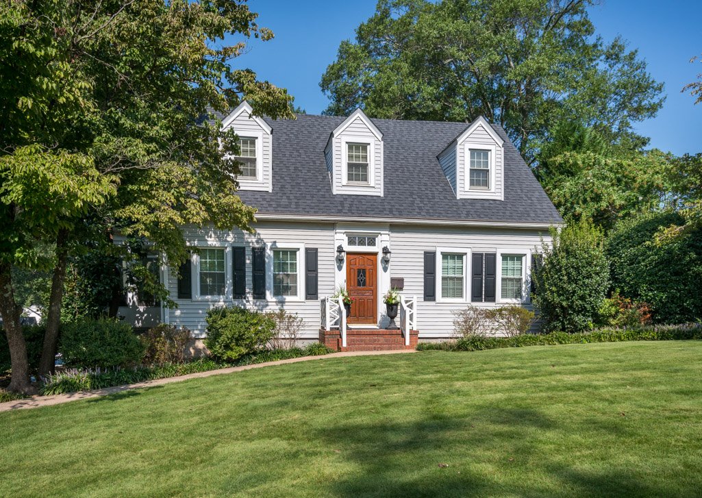 DebiGarrison6's tweet photo. New Price!  1101 N Main Street, Greenville SC 29609  $649,000

Renovated 4 bedroom, 3 bath home on a spectacular lot in the of middle popular North Main!  https://t.co/73wiE1HuTf https://t.co/5e11GijgVN