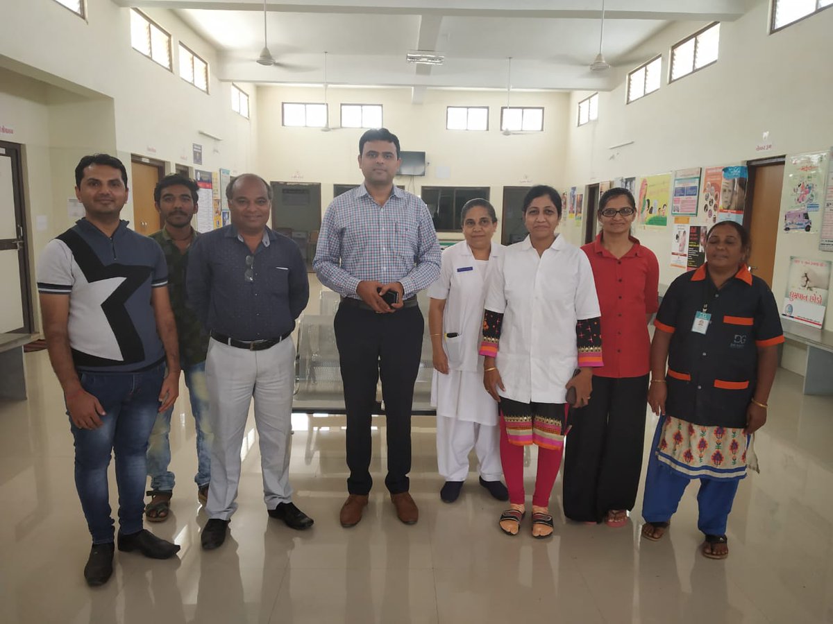 A surprise visit to PHC-Sarapdad, (Rajkot). It's heartening to witness the cleanliness and facilities like Wheel chair, disable friendly toilet, cordial staff.
Advised for #Plantation activity in the campus.
#SugamyaBharat
#AyushmanBharat
#NRHM
@CollectorRjt @ddorajkot @CMOGuj