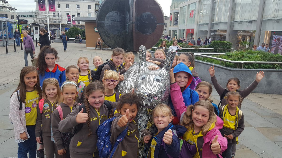 SeahavenDivisn's tweet photo. #Newhaven Brownies are on a snail hunt in #brighton! 4 snails down, how many more to go?! 🐌🐌🐌🐌 @snailspacebh @GuidingSussexE #bemoresnail #snailspace #martlets https://t.co/gOlXAIQj33