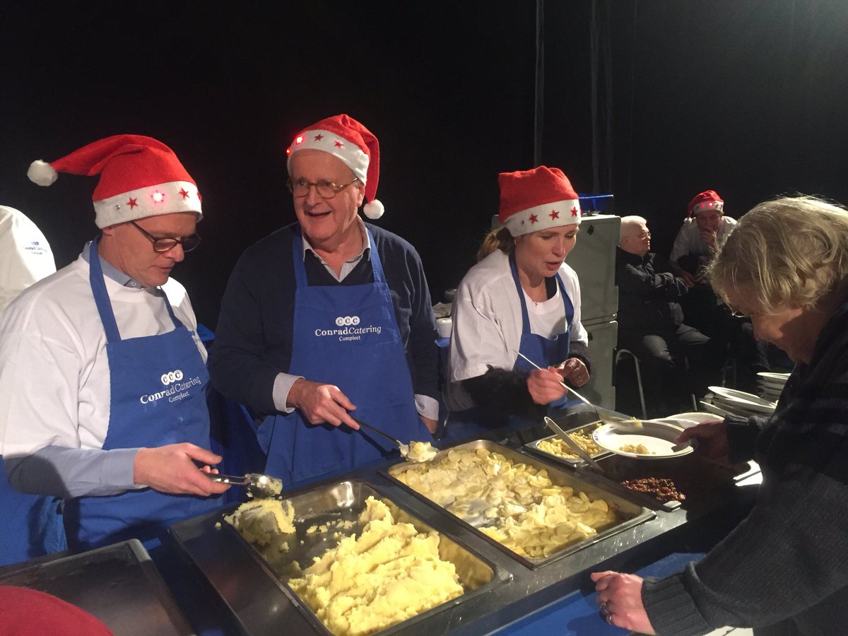 freddyeikelboom's tweet photo. Het jaarlijkse Kerstdiner in de WRZVhallen wordt gehouden op zaterdag 22 december. Er is plaats voor 500 personen om aan te schuiven. Opgave kan vanaf heden door een mail te sturen naar info@vriendenvandeherberg.nl. https://t.co/4AXLxirfJQ