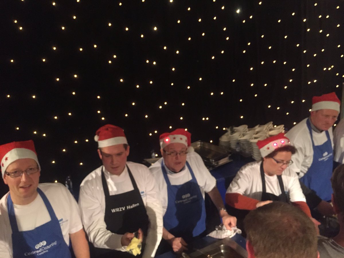 freddyeikelboom's tweet photo. Het jaarlijkse Kerstdiner in de WRZVhallen wordt gehouden op zaterdag 22 december. Er is plaats voor 500 personen om aan te schuiven. Opgave kan vanaf heden door een mail te sturen naar info@vriendenvandeherberg.nl. https://t.co/4AXLxirfJQ