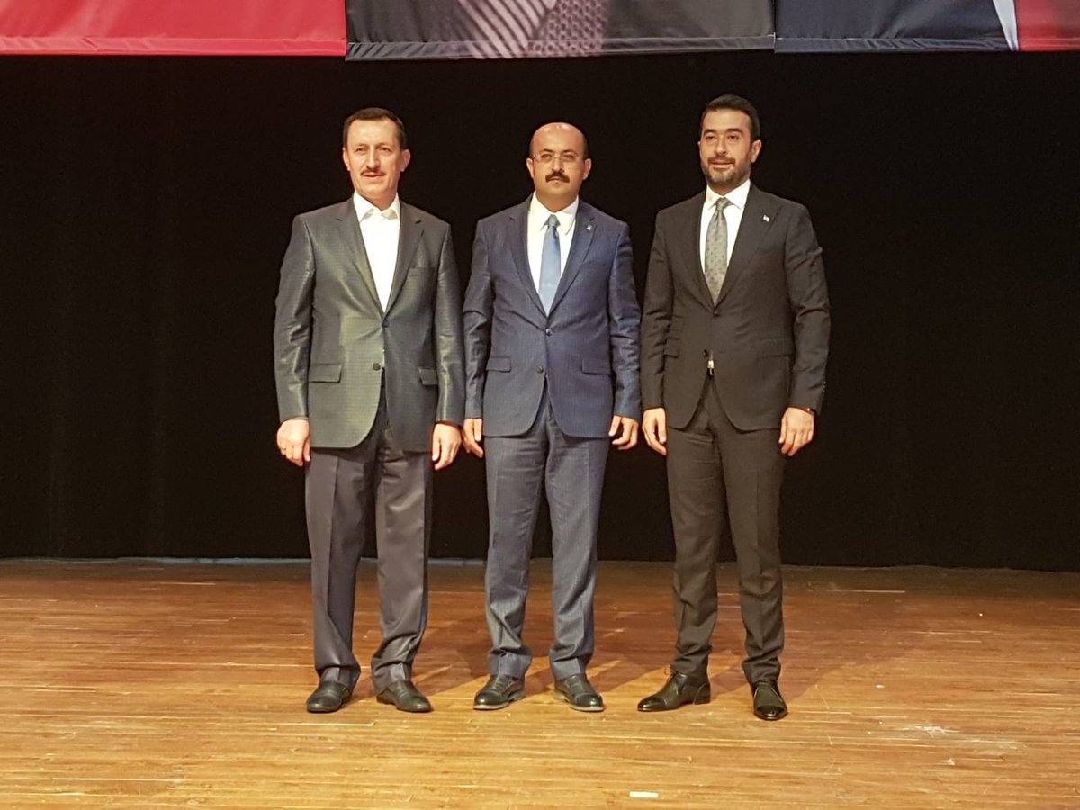 MAbdullahOzer's tweet photo. Üye bazlı çalışmalarda nüfus oranının "yüzde 25'lik dilimini üye yapma" hedefine metropol ilçeler arasında ilk ulaşan ilçe olarak ödülümüzü önceki dönem Başbakan Yardımcımız Sn. Emrullah İşler'den aldık. Rabbim resmiyette bulunan üyeliklerin gönüllerde daim olmasını nasip etsin. https://t.co/X1RPlSI85C