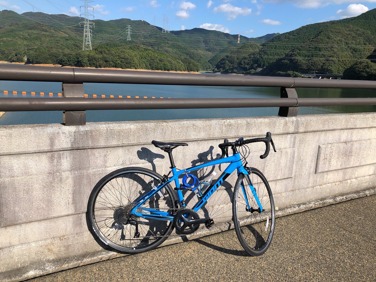 uwsadq7's tweet photo. 病み上がりだったけどせっかくの休みなのでチェーン洗浄と注油やって畑貯水池に走りに行ったよ♬やっぱ気持ちええね👍でもスピードが出るからちょっと怖いね💦
#ロードバイク #GIANT #CONTEND1 https://t.co/nm3Cp3Nc98