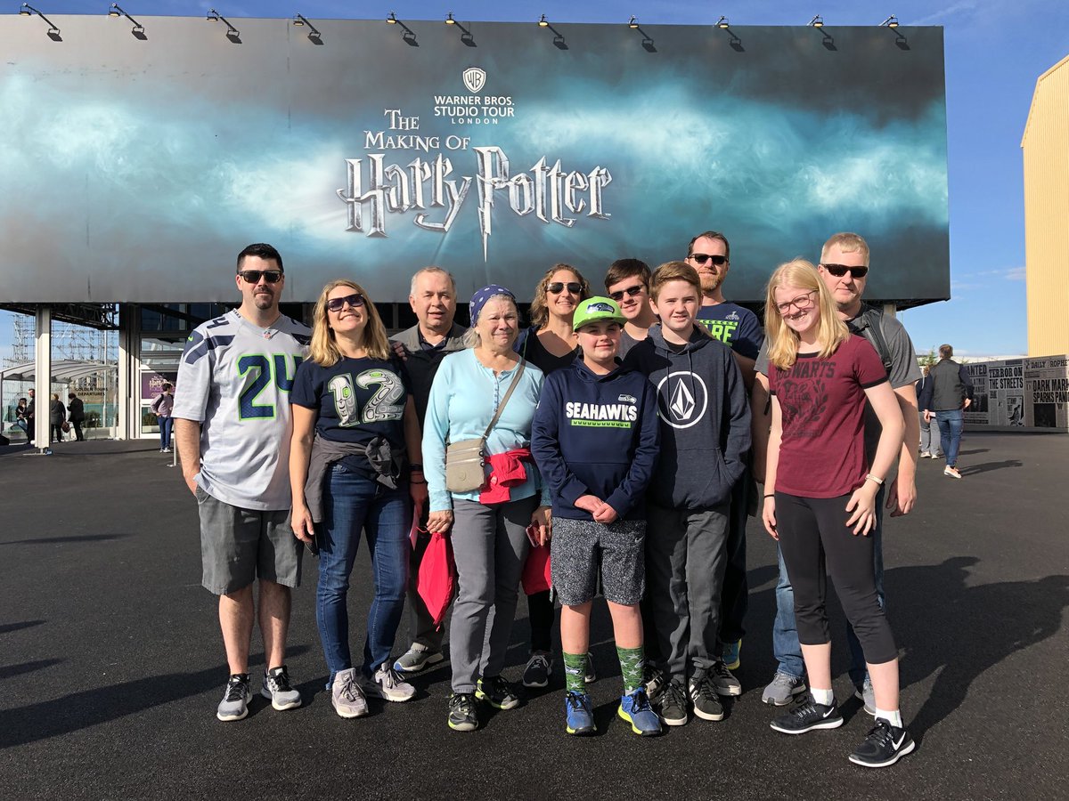 marytorc's tweet photo. Getting our Harry Potter on! #wbtourlondon #12sofseattle #SeahawksinLondon https://t.co/oo6wVQN5Rt