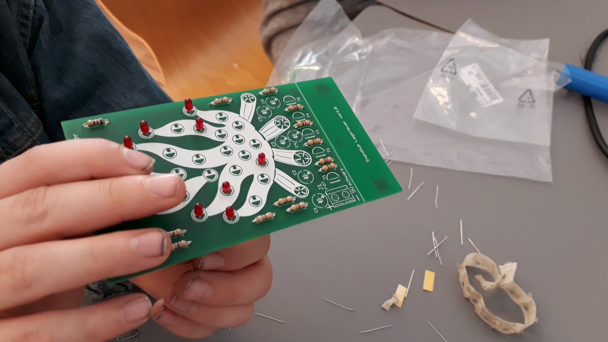 PINGeV's tweet image. So. Fertig. Unser Elektronik Workshop "Lagerfeuer" ist offiziell und erfolgreich beendet. Die dunkle Jahreszeit darf kommen 😉 #makerkids #maker #Dortmund #jugendhackt. Besucht secure.ping.de/weiterbildung/ für weitere Termine und Veranstaltungen