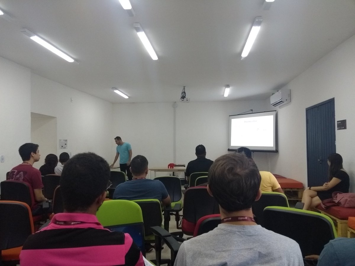 devdrops's tweet image. @phpestene começando com @JonataWeber falando sobre o PHPStan #phpeste2018